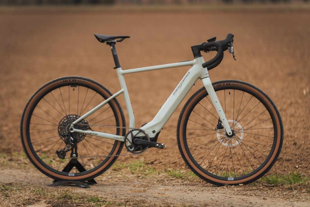 Die Gravel-Version des Lande mit Drop-Bar, Bosch SX und Sram Apex Eagle 12-fach-Antrieb kostet 4299 Euro.