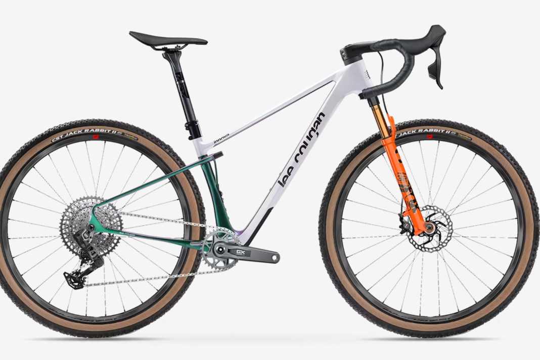 Die sportlich-aggressive Geometrie mit stark abfallendem Oberrohr zielt ´beim Lee Cougan Innova Super Gravel Mullet klar auf Kontrolle in steilen Abfahrten.