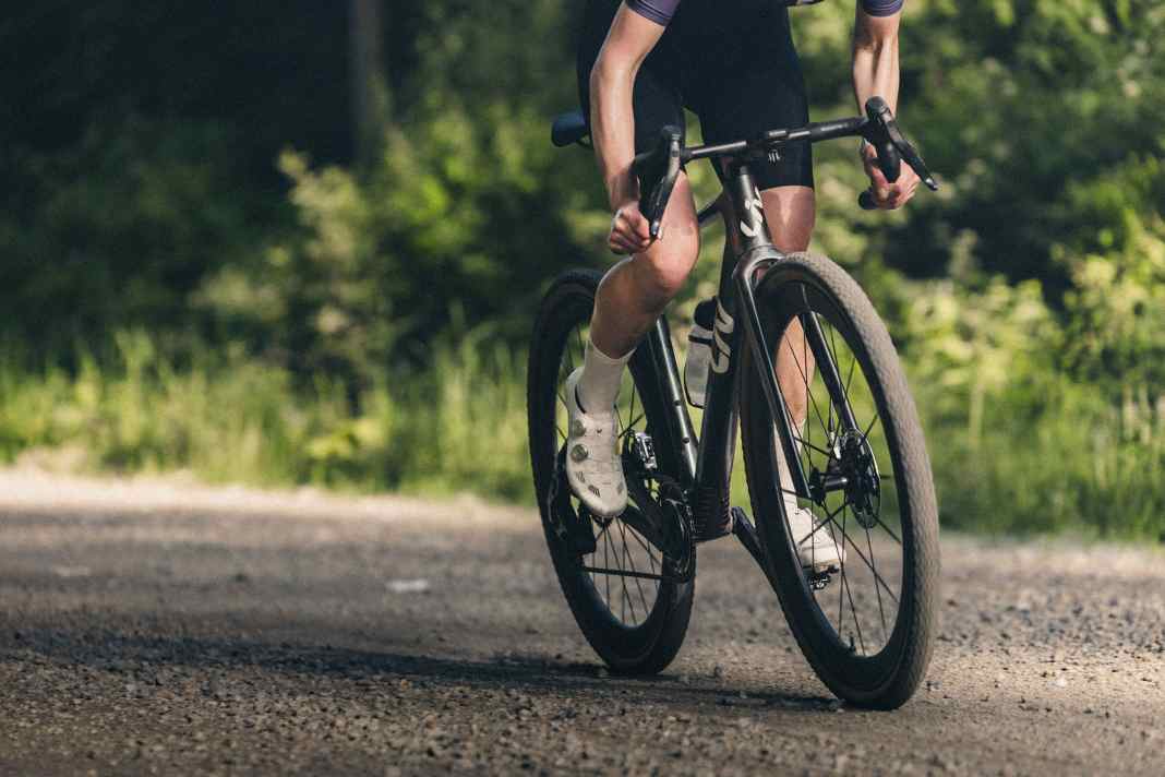 The Devote Advanced SL was developed in line with Liv’s ‘Women First’ design philosophy – using anthropometric data, close collaboration with female athletes and performance tests specifically tailored to female riders.