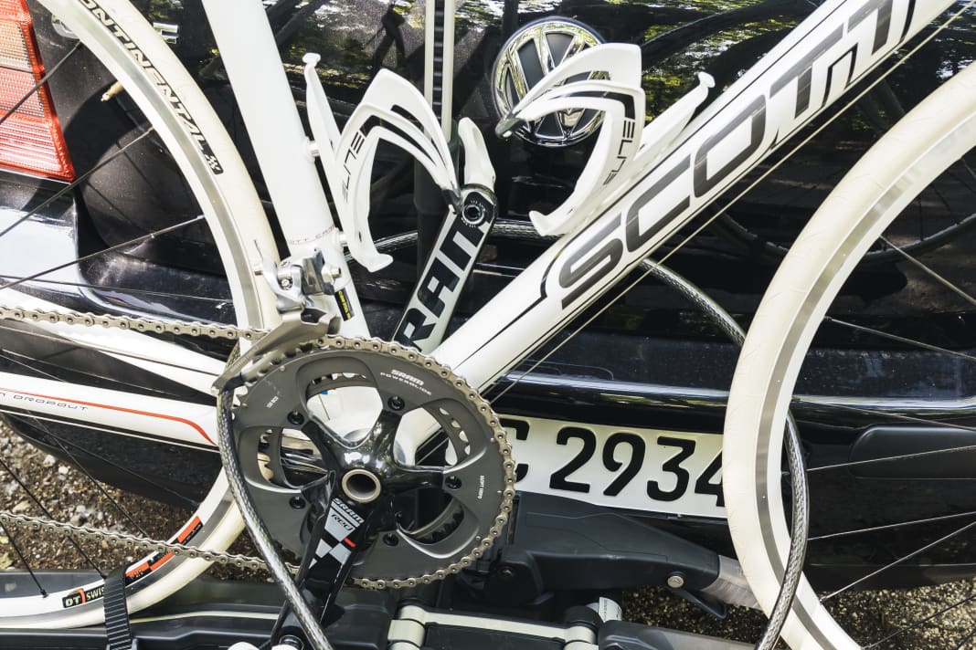 Als Option gibt es ein clever integriertes Schloss mit Stahlseil von Abus, dass sehr leicht zu handhabenden ist