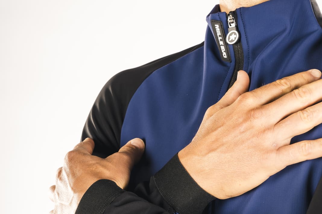 Assos Mille GT Winter Jacket Evo: Die Ärmel der Assos-Jacke sind schön lang und haben weiche Ärmelbündchen, die sich eng um die Handgelenke schmiegen