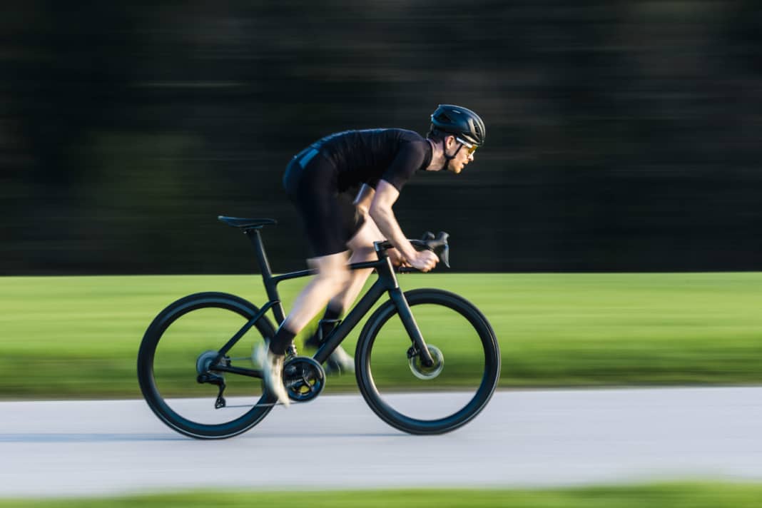 Das Segment der Wettkampf-Rennräder unterteilt sich in drei Unterkategorien: Aero-Boliden, Race-Allrounder und Bergräder.