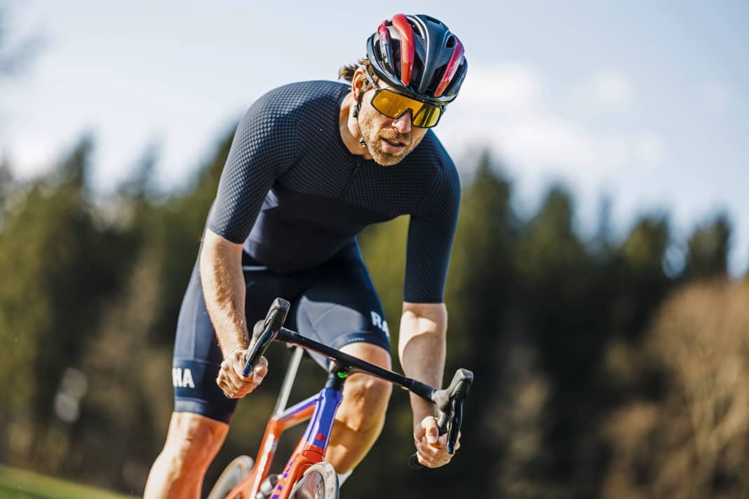In the TOUR crash test, the test helmets had to show what they can do - and whether it's worth spending more money