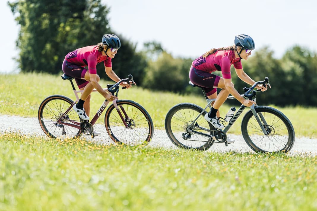 Shimano GRX vs. SRAM Apex - Les groupes de vitesses testés par TOUR