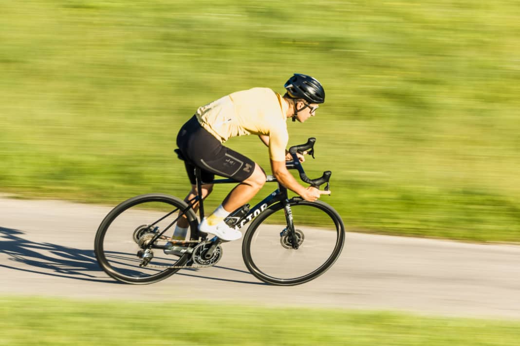 Around the Tour de France, the British-Taiwanese bicycle manufacturer Factor presented the new lightweight model O2 VAM.