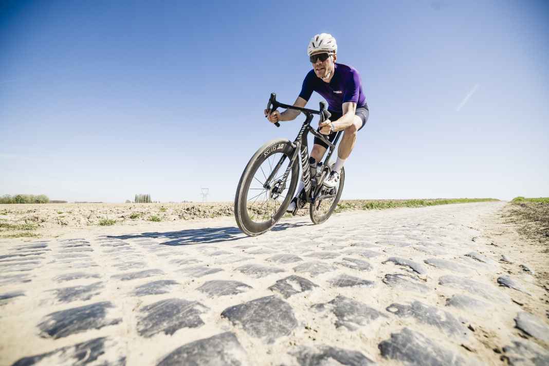 The Canyon Endurace CFR gives the endurance platform a taste of racing air