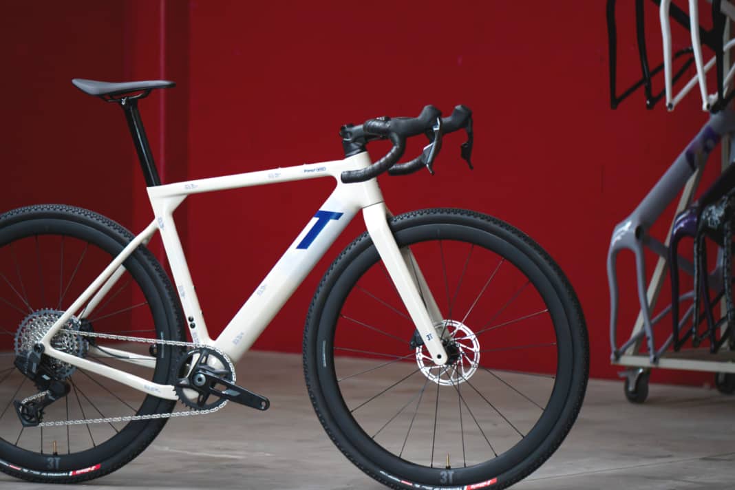 Mit dem Exploro war 3T Vorreiter der Aero-Gravel-Kategorie. Mit der Edition Primo² WPNT feiern die Italiener nun ihr Jubiläum.
