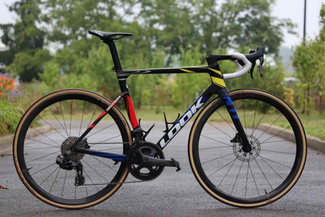 Das Look 795 Blade RS ist ein typischer Race-Allrounder und das einzige Arbeitsgerät für die Cofidis-Mannschaft