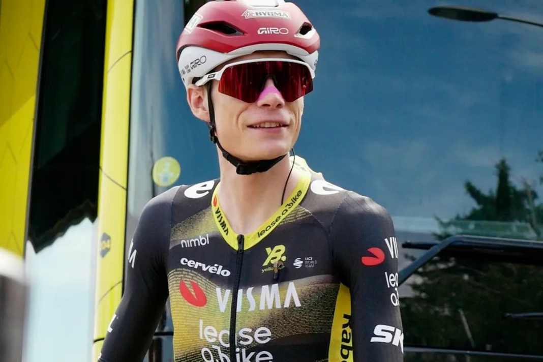 Gut gelaunt ging Mitfavorit Jonas Vingegaard am Montag an den Start der 10. Etappe. Sein Arbeitsgerät: das Cervélo S5