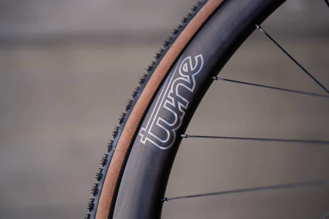 Avec une hauteur de jante de 45 millimètres et un poids réduit, les Tune Nano 45 devraient faire le bonheur des cyclistes exigeants en matière de gravel.