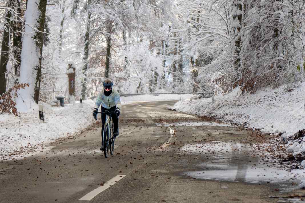 Für Radtraining im Winter braucht man die richtige Ausrüstung