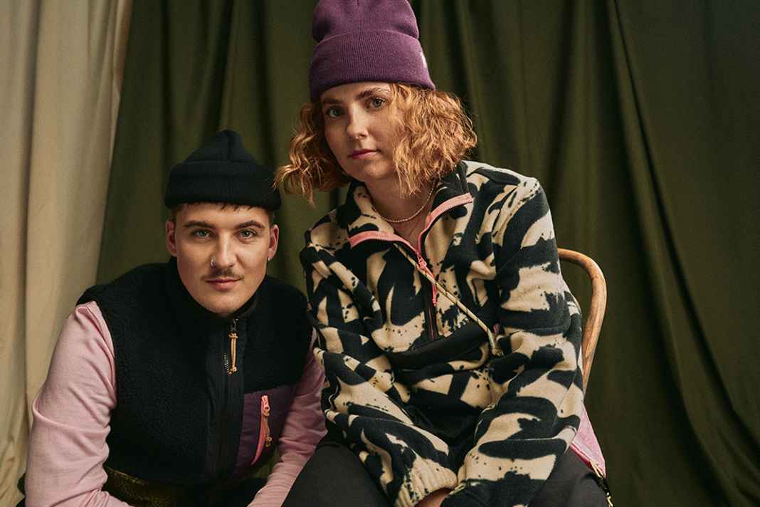 Er: Rose Adventure Sherpa Vest, Preis: 74,95 Euro. Sie: Rose Adventure Fleece Pullover, Preis: 69,95 Euro.