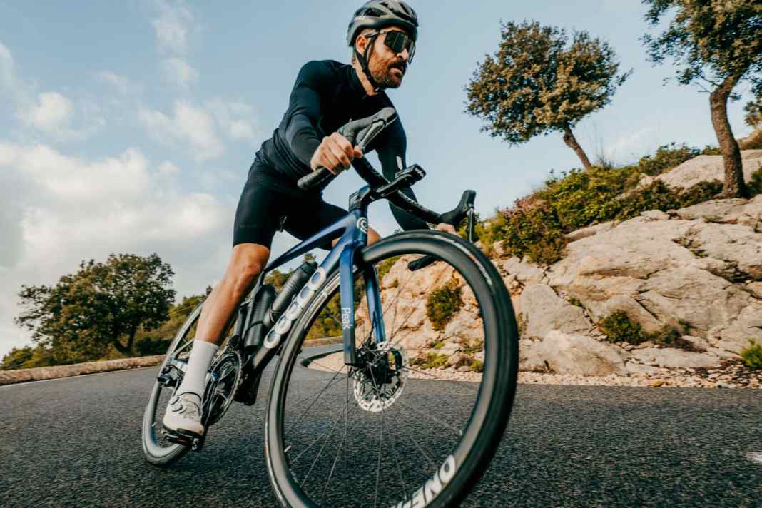 Testimonial und Ex-Profi Simon Geschke durfte die neuen Ultraleicht-Laufräder von One-K bereits fahren.