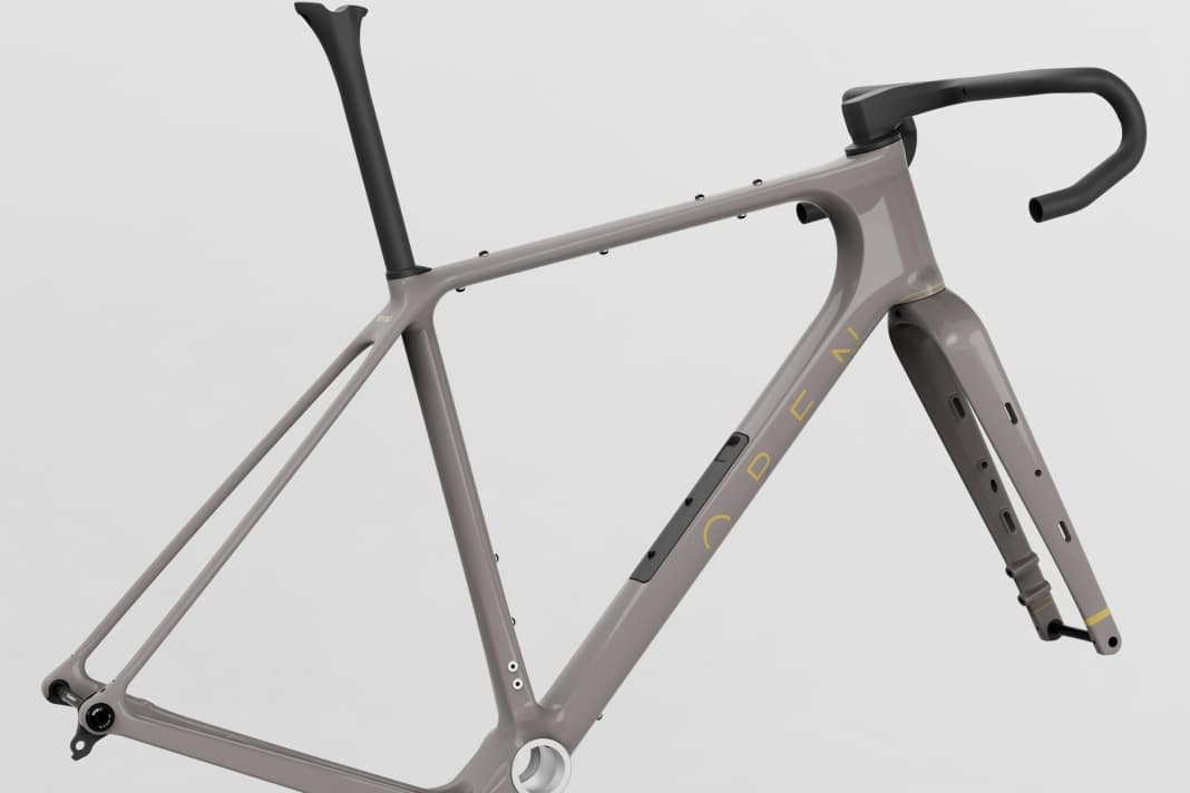 Distinctively lowered chainstays and the absence of double chainrings make tyre widths of up to 66 millimetres possible. The stylish carbon frame is manufactured in Portugal.