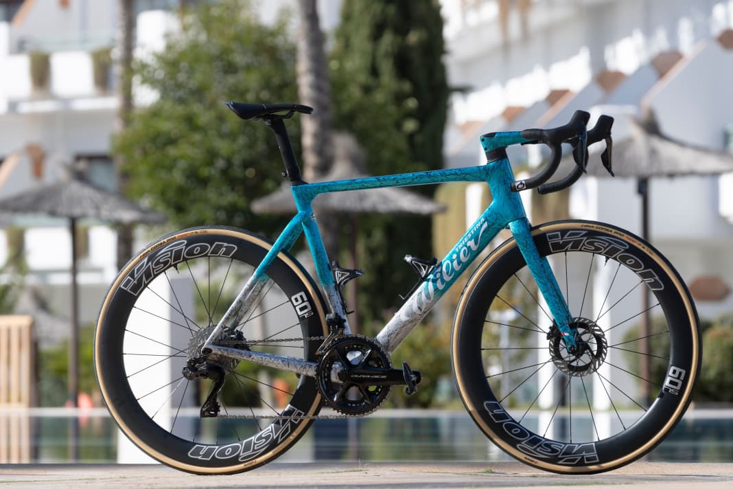 Astana cycle team online