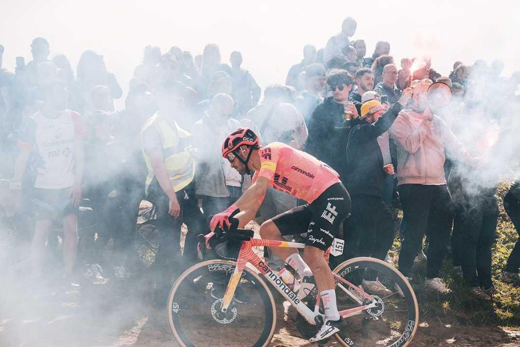 Special Edition: The professional helmet from EF Education-EasyPost is now available as a special edition for everyone