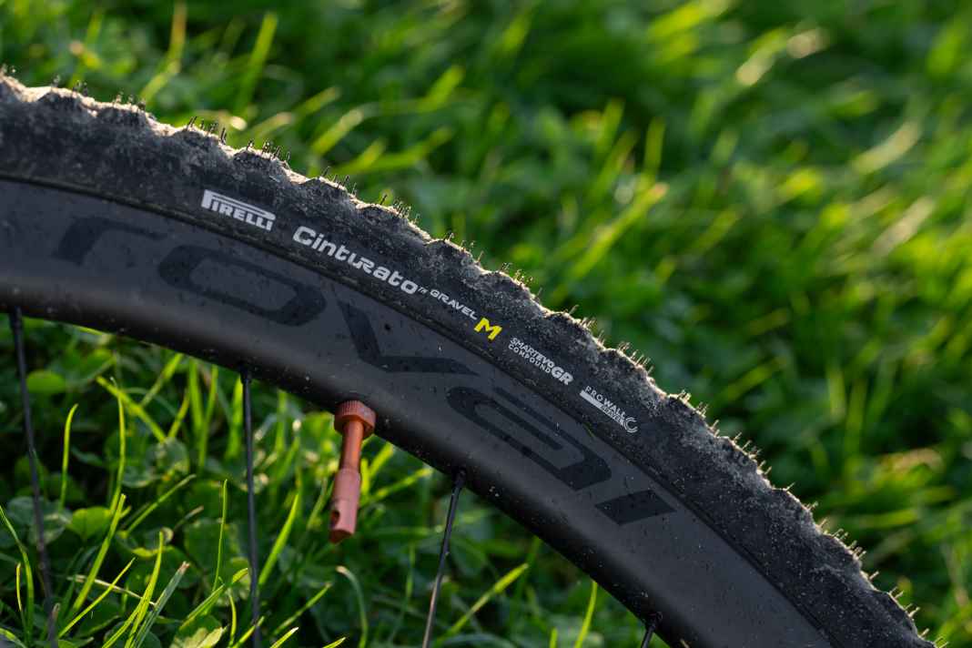Pirelli presents new gravel tyres. The tyres are designed to cover a wide range of applications.