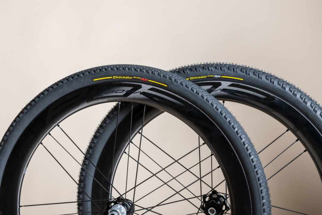 With the new gravel tyres Cinturato Gravel RH and RM, Pirelli is expanding its range of bicycle tyres produced in Italy