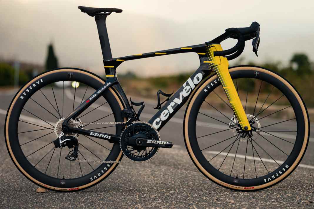 The Visma | Lease a Bike fleet is led by the Cervélo S5.