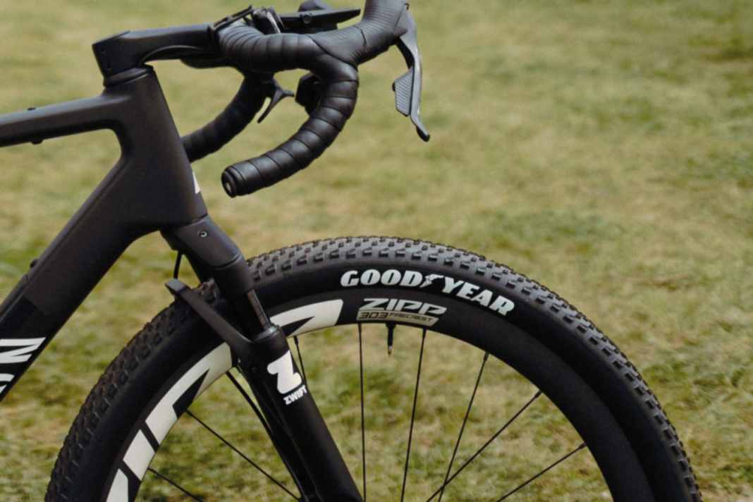 Sur le Canyon Grail de l'ex-professionnel de la route Freddy Ovett, on reconnaît la fourche suspendue inédite de Canyon.