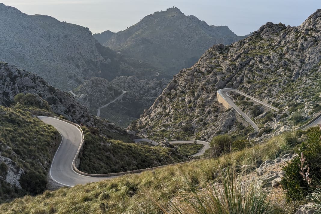 When Everesting, you ride up a climb as many times in succession until you have collected 8848 metres of altitude.