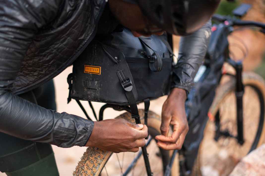 Many have been waiting for this. A bag that sits on the Restrap Switch Rack