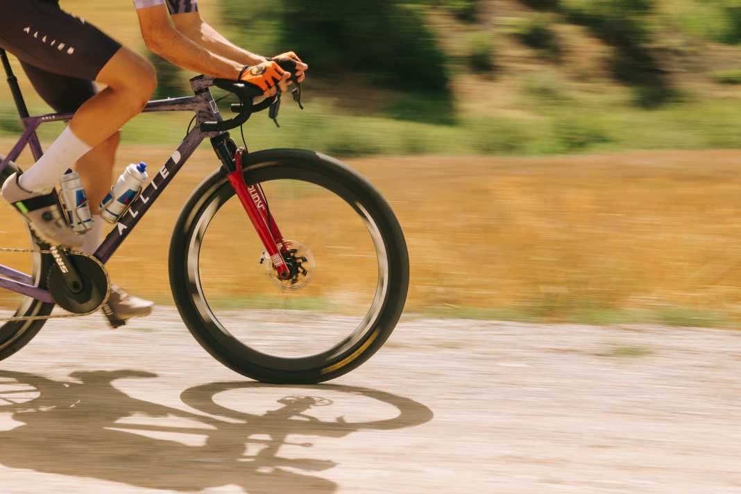 Rockshox wants to pave the way off-road for gravel bikers and is launching the new Rudy XL suspension fork with up to 60 millimetres of travel.