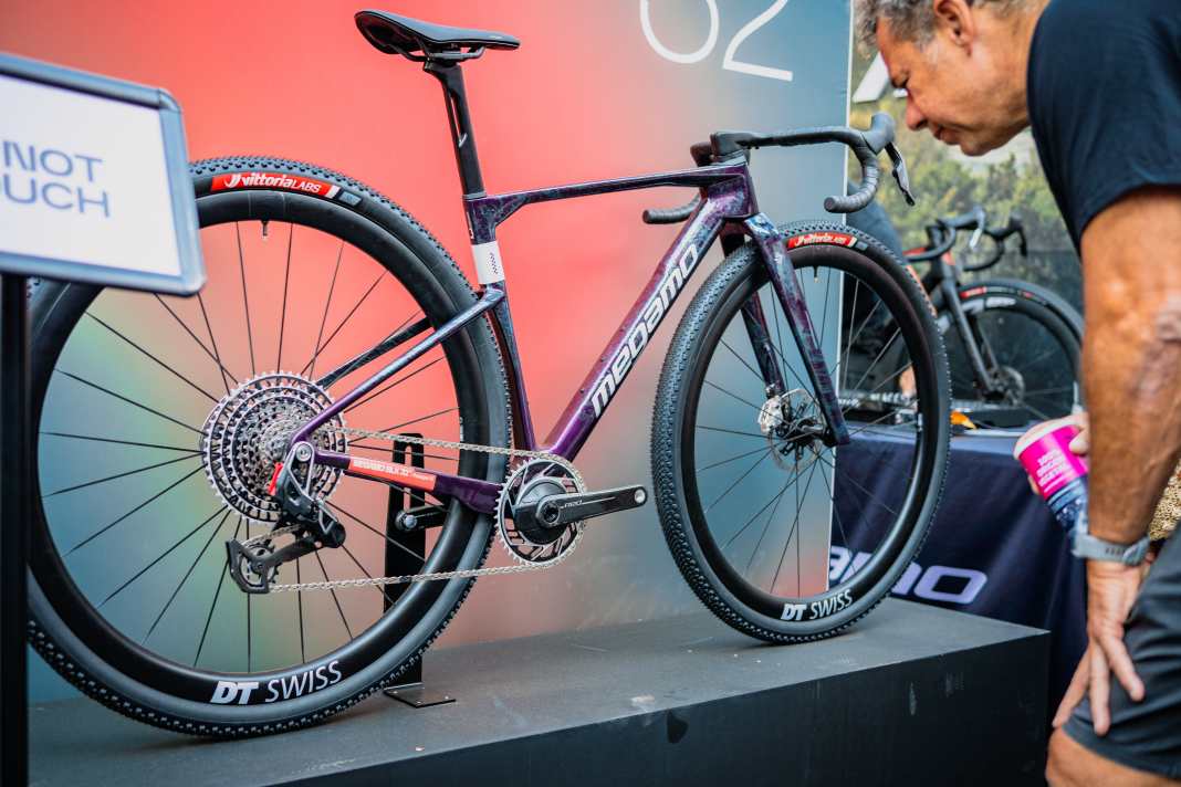 The 32-inch trend is particularly evident in gravel bikes. Here is the new Megamo Silk, labelled ‘Prototype V2’.