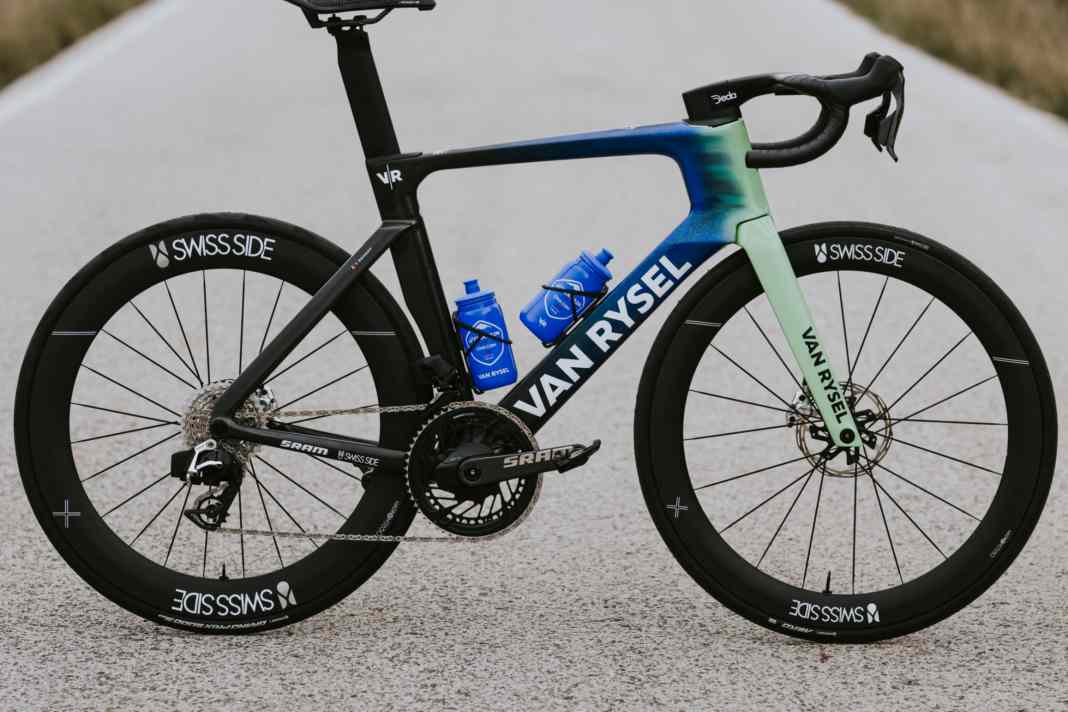 The fast RCR-F is the first choice for the Decathlon team.