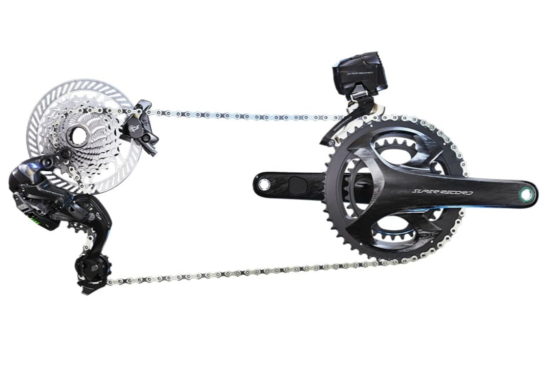 With the Super Record Wireless, Campagnolo presents its first 2x12 wireless drivetrain. The predecessor EPS was still wired.