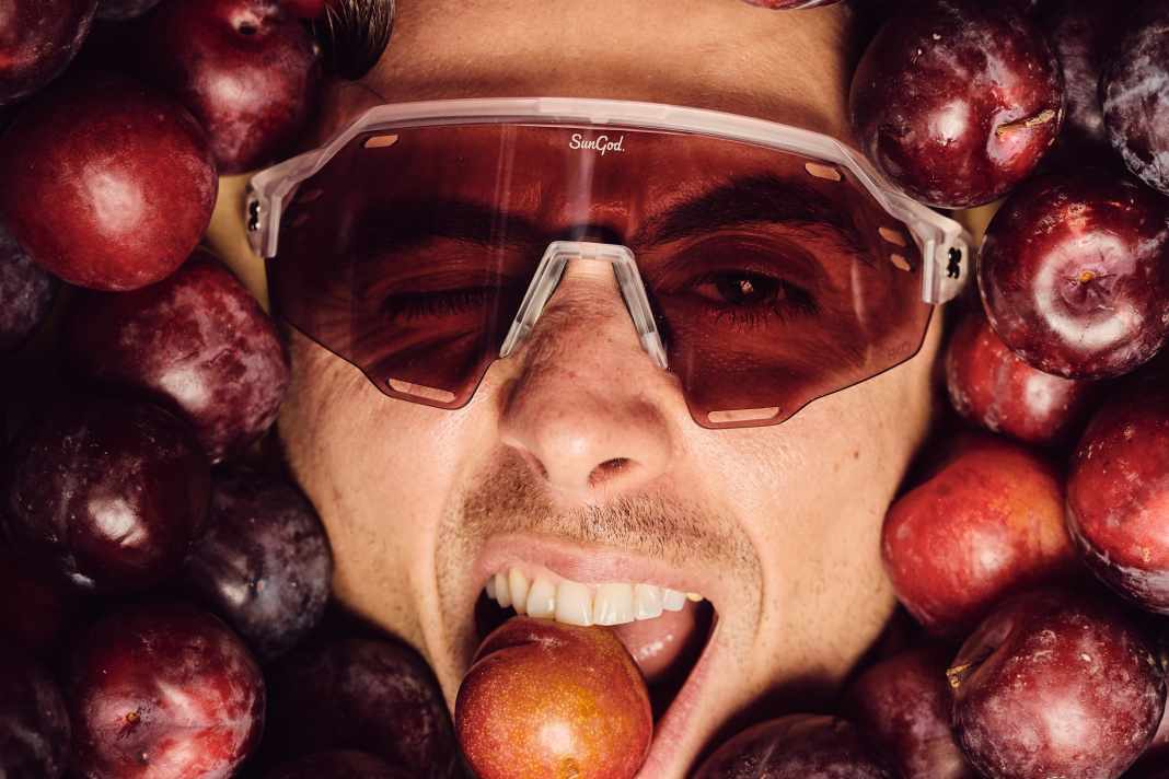 Die SunGod 8KO Plum hat eine pflaumenfarbene Tönung.