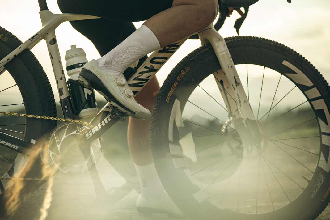 Professionals and gravel adventurers alike rely on the Continental Dubnital