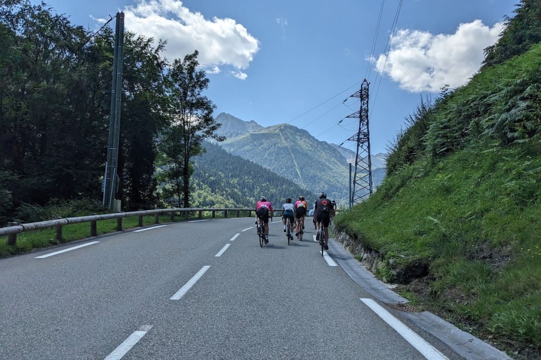 Nach Sainte-Marie de Campan geht es direkt wieder aufwärts