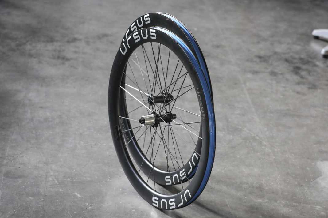 Made in Italy : c'est de la belle Italie que nous vient la paire de roues Ursus Arya R en carbone.