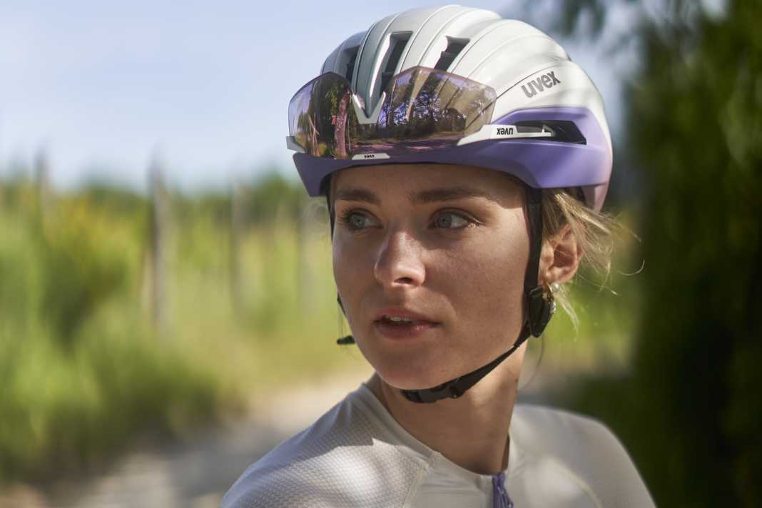 Der neue Fahrradhelm Uvex Surge Aero Mips.