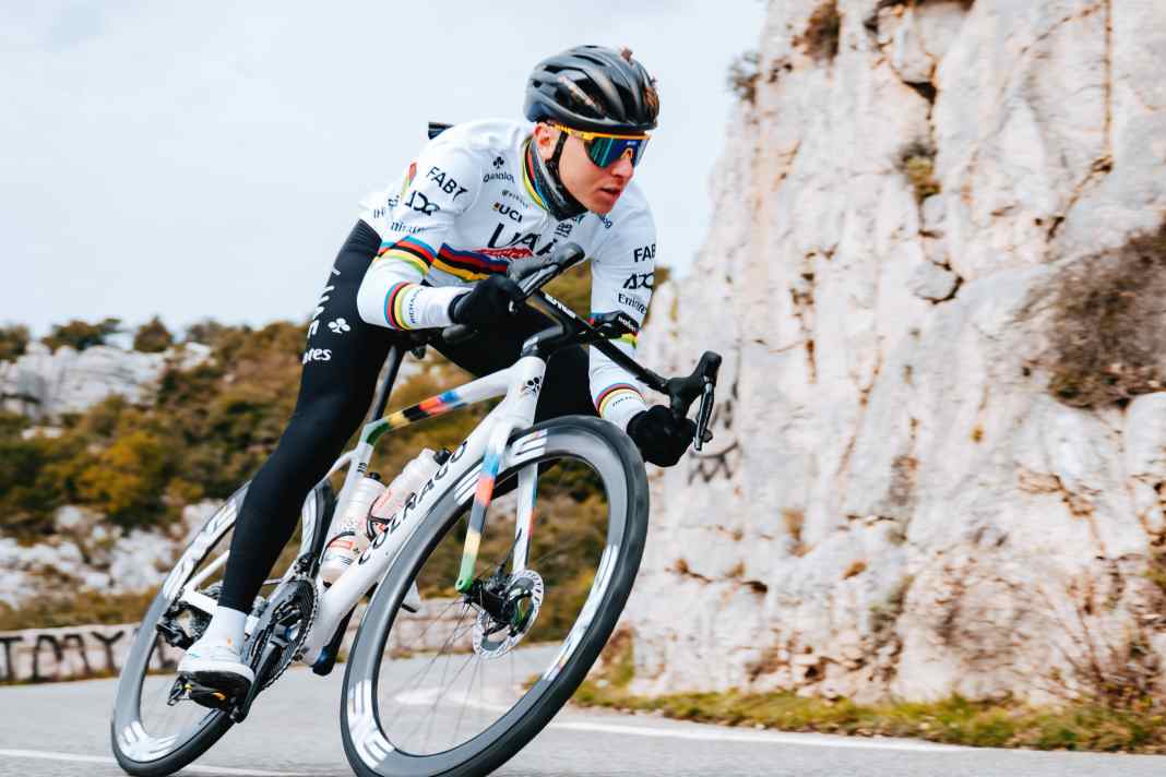 The world champion's new bike: Colnago presents the V5Rs, a new race all-rounder designed to further cement Tadej Pogačar's supremacy.