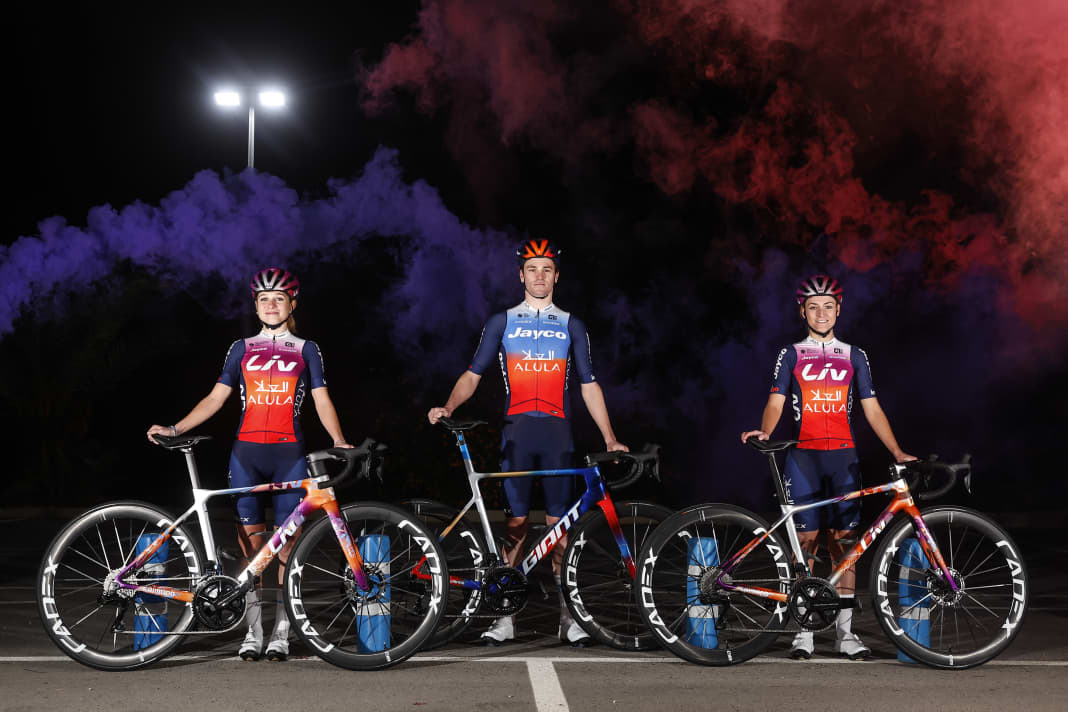 Das Trikot der Männer von Jayco-AlUla und der Frauen von Liv AlUla Jayco