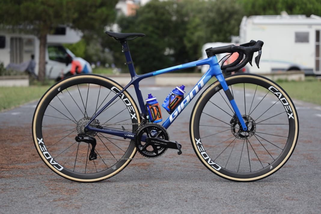 Le Giant TCR de Simon Yates : il pèse 7,0 kilos comme illustré.