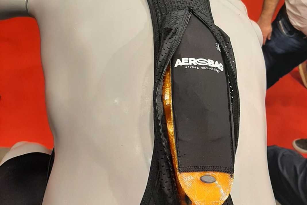 The future of (professional) cycling? With the Aerobag, the company of the same name presented a new airbag system for cyclists.