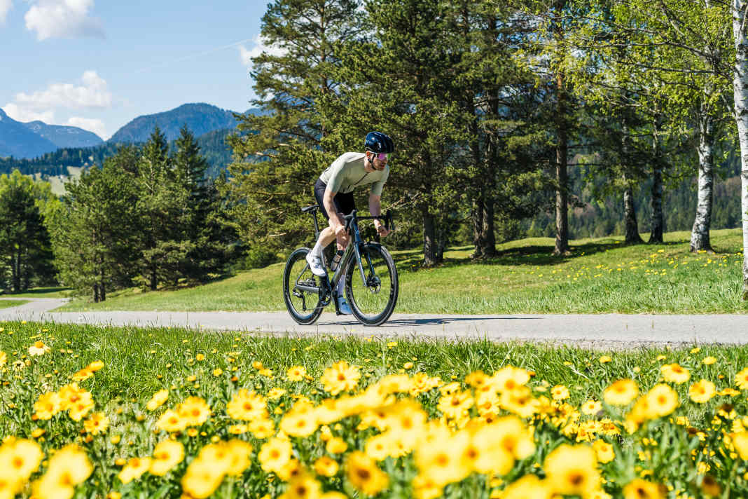 Spring is approaching and the cycling season is already in the starting blocks. With our tips, you'll be able to cycle your first kilometres with ease and enjoyment | Wolfgang Papp