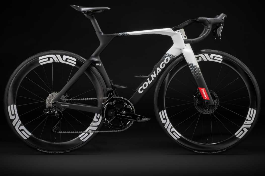 Tadej Pogačar continuera à participer à la plupart des courses et des étapes en 2026 sur le spectaculaire Y1Rs de Colnago.