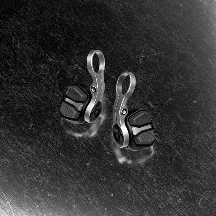 Two pod controllers for maximum customisation on the cockpit.