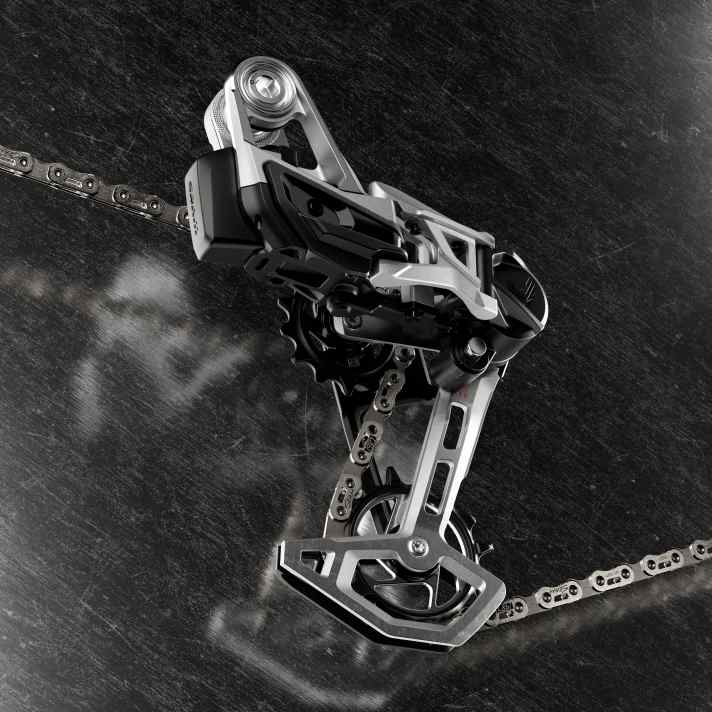 Mix of XX and XX SL: maximum robustness meets minimum weight.