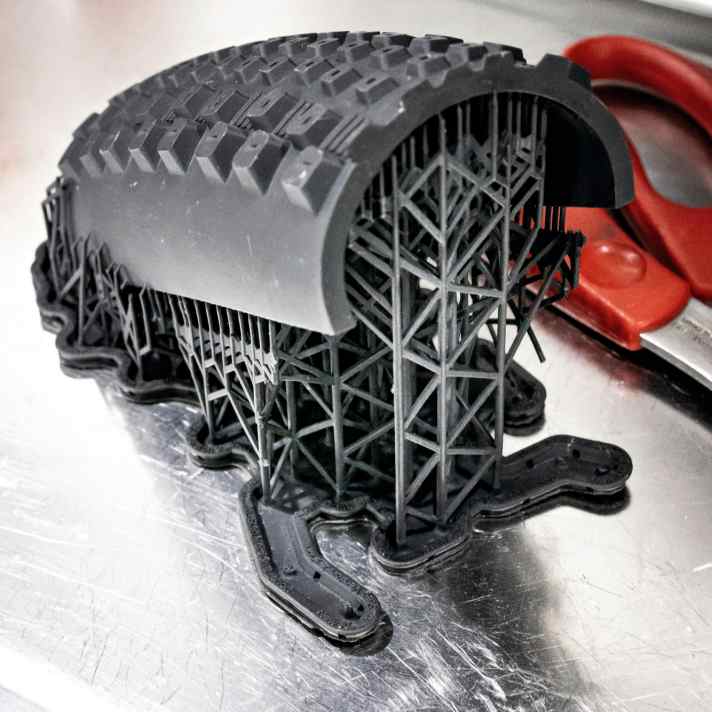 Mit einem 3D-Druck-Prototype macht Schwalbe auch haptisch erkennbar, wie ein neuer Reifen in Realität aussehen würde.