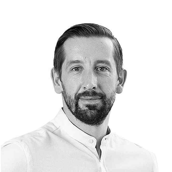 Knee expert Dr Alfred Hochrein