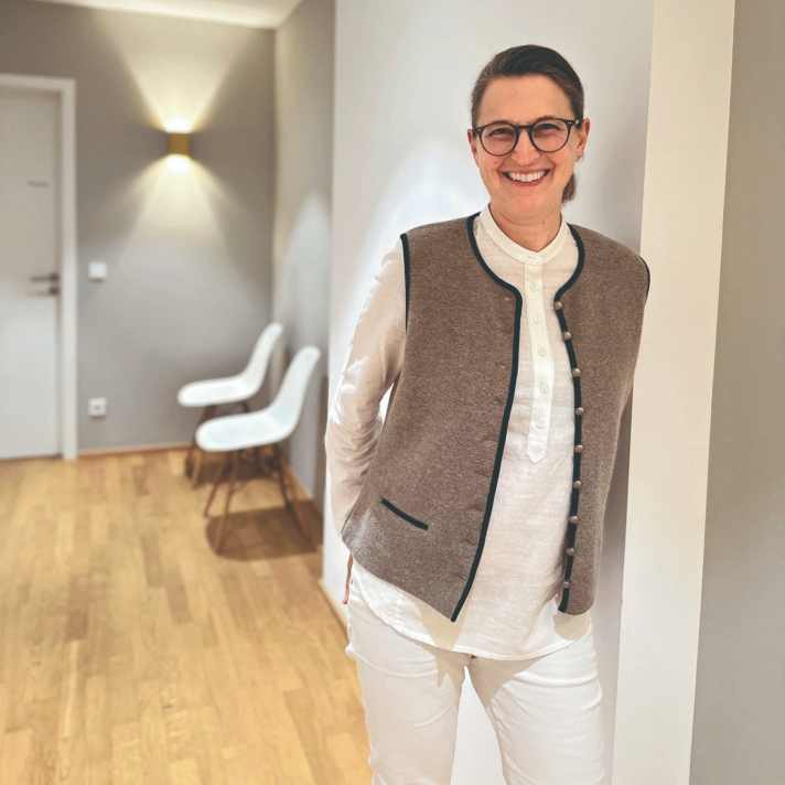 Dr Maja Heinrigs runs her own gynaecological practice in Munich and knows all about the pros and cons of cycling during pregnancy.