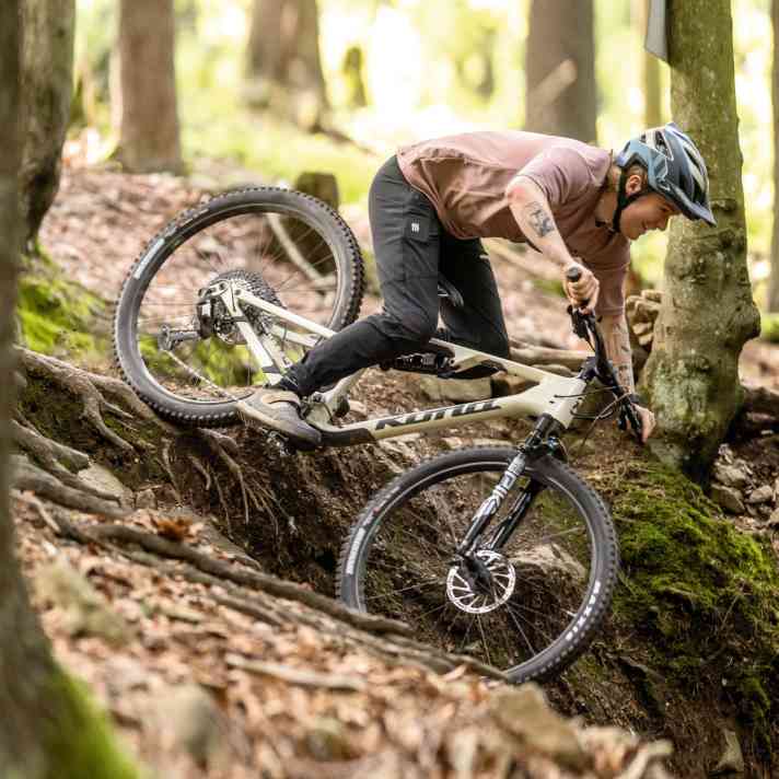 In fähigen Händen wird ein leichtes Trailbike zum Fahrspaß-Garanten. Wir haben die leichtesten Bikes aufgespürt.