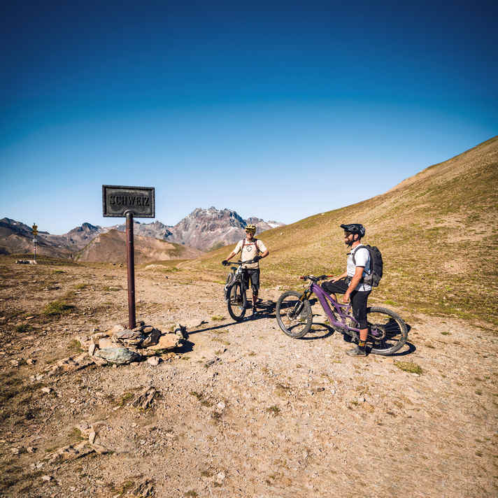 The Fuorcla Val Gronda marks the border with Switzerland. The trail over the plateau: a dream!