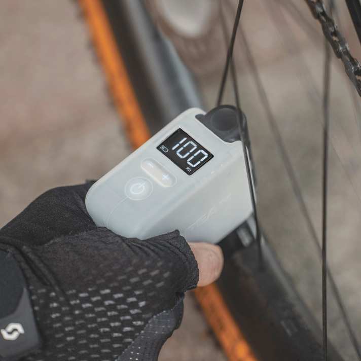 Small compressor Topeak E-Booster Digital