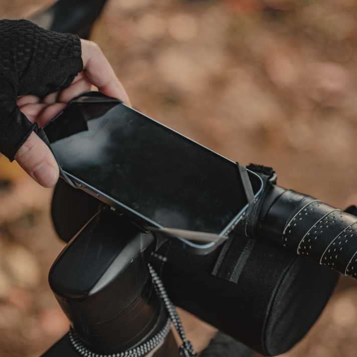 Alle anderen müssen den elastischen Gummischlaufen des "Omni Ridecase" ...